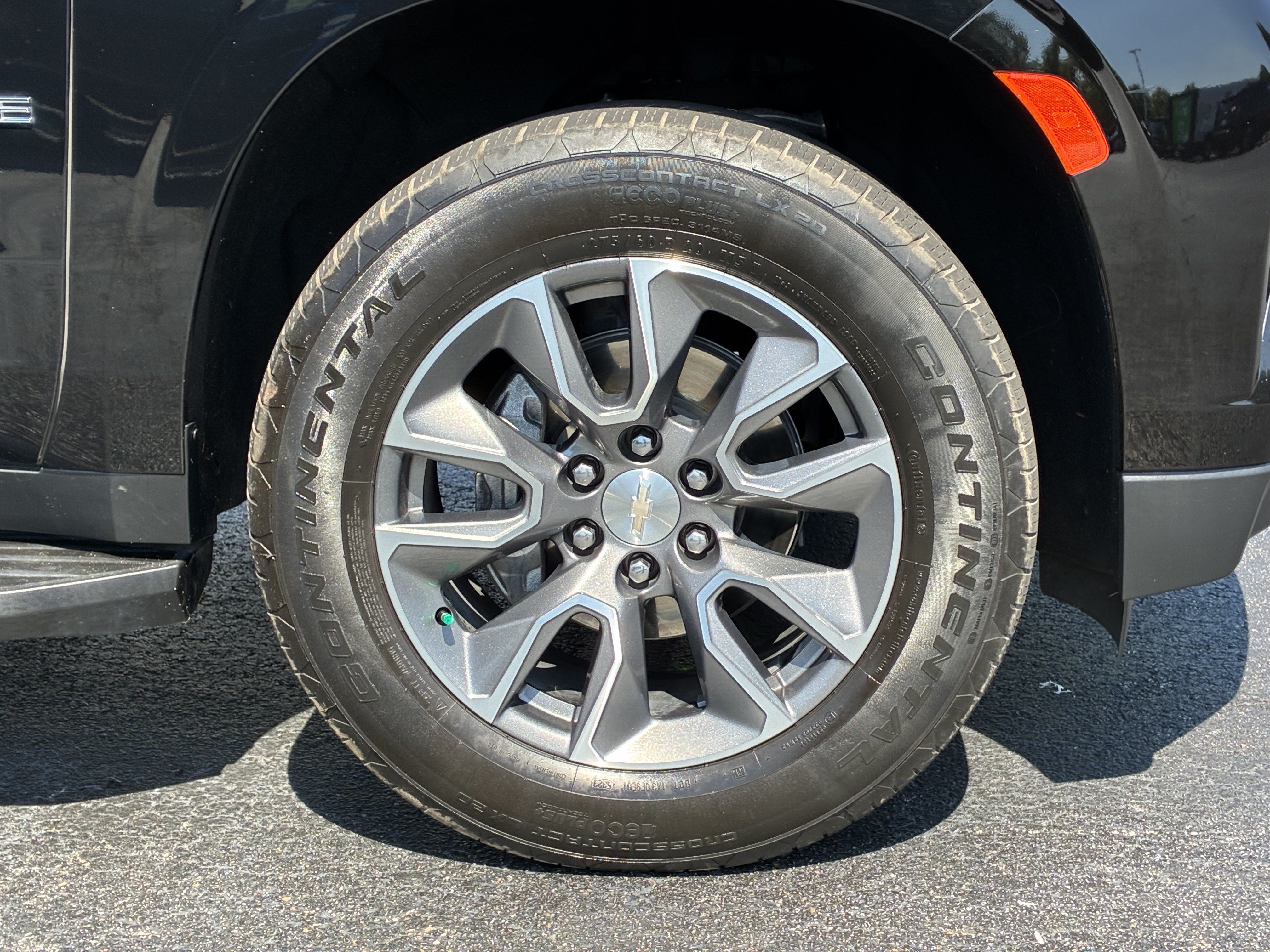 Used 2024 Chevrolet Tahoe LT w/ Luxury Package RWD image 6
