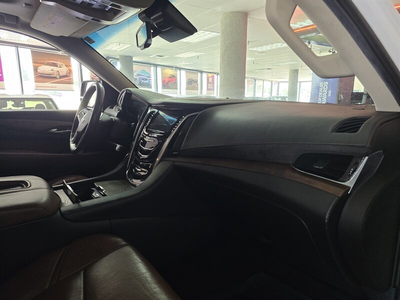 Used 2016 Cadillac Escalade ESV Premium AWD/4WD image 16