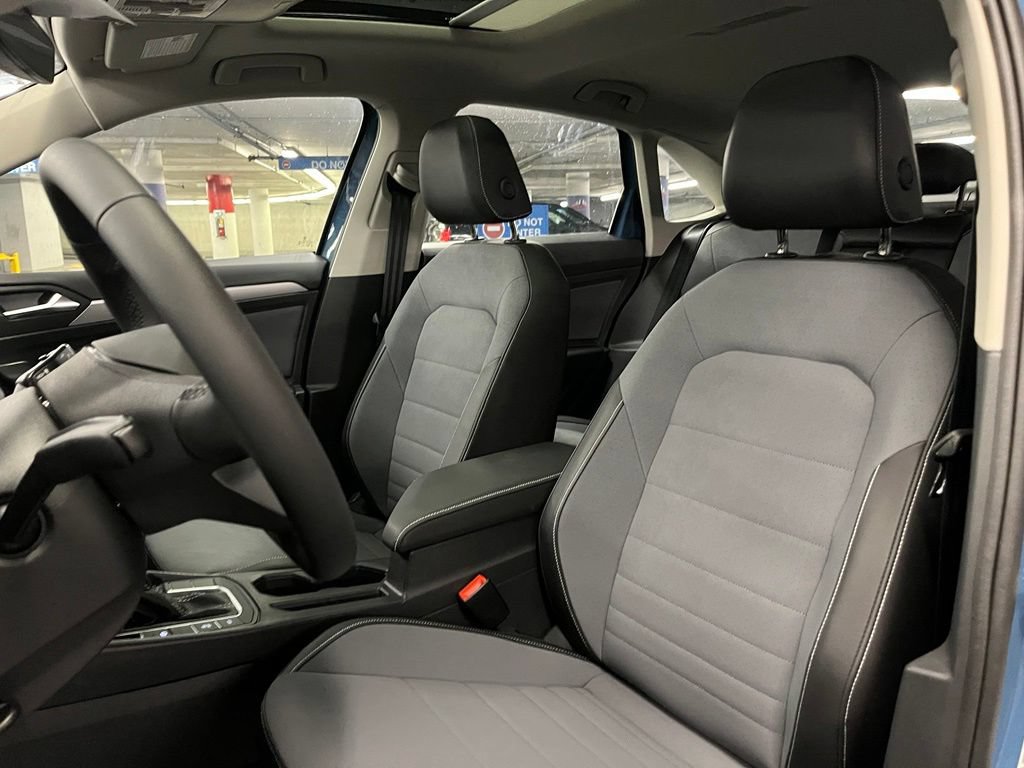 New 2027 Volkswagen Jetta SE FWD image 17