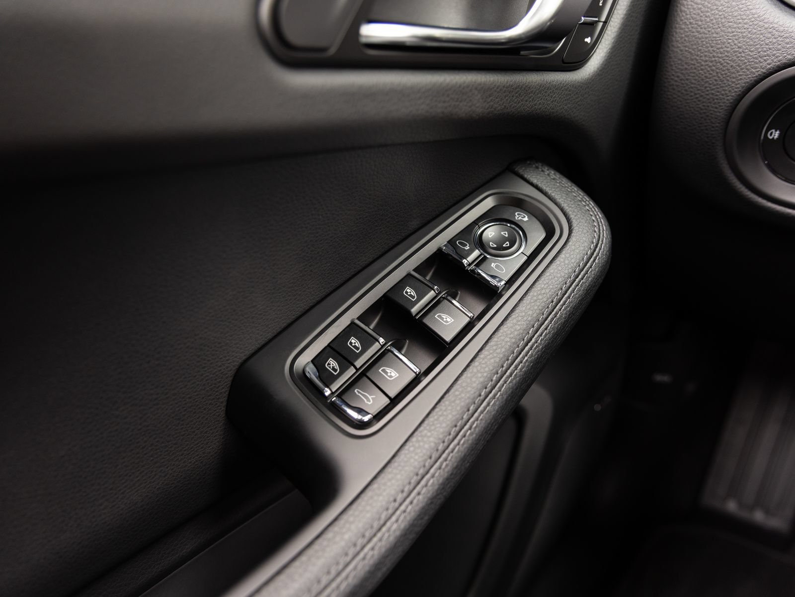 Certified 2026 Porsche Macan AWD/4WD image 21