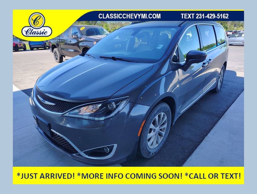 Used 2017 Chrysler Pacifica Touring-L FWD 360° Tour