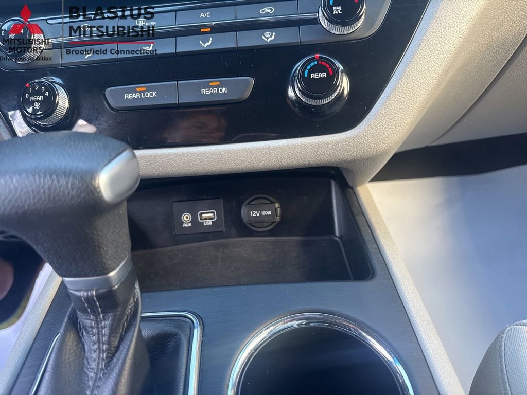Used 2021 Kia Sedona LX FWD image 23
