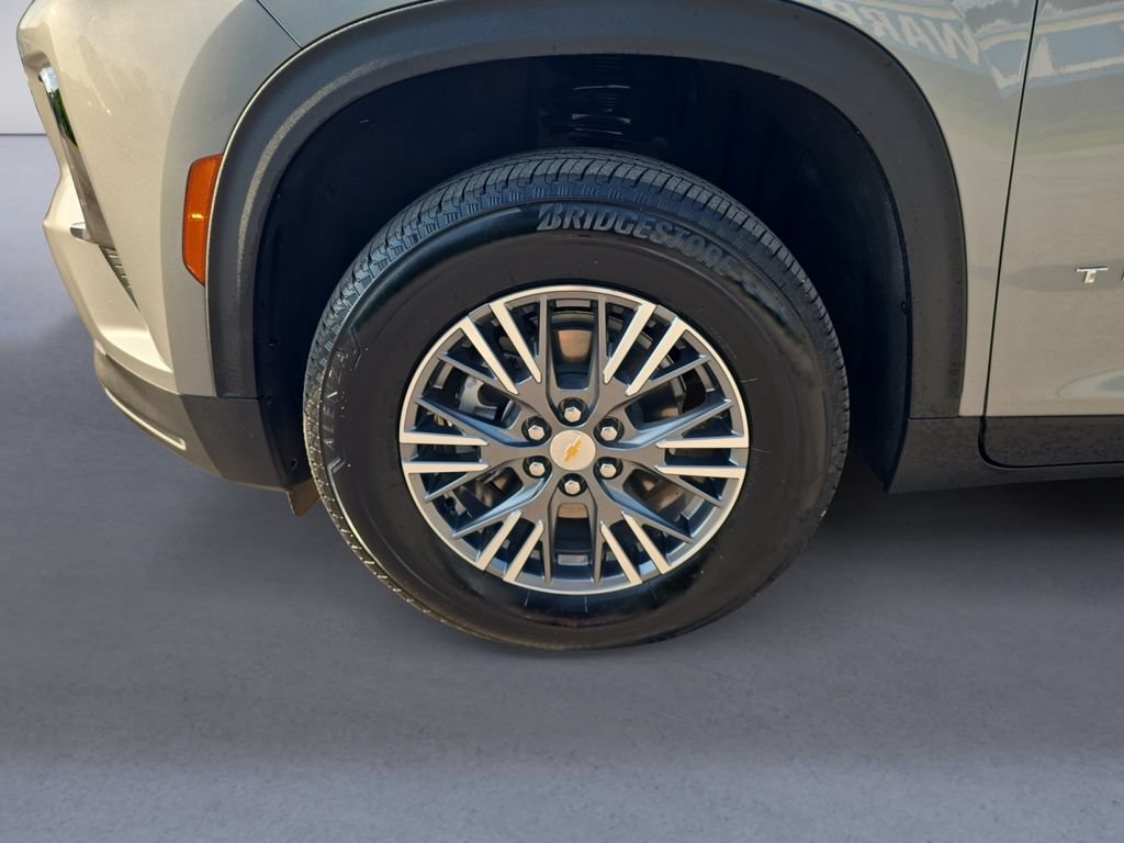 Used 2026 Chevrolet Traverse LT FWD image 10