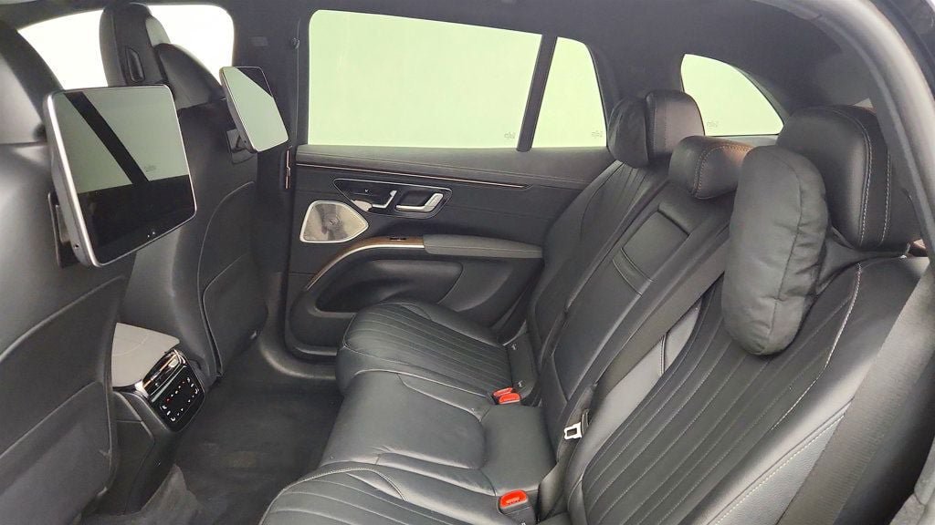 Used 2023 Mercedes-Benz EQS 580 4MATIC SUV w/ Acoustic Comfort Package image 19