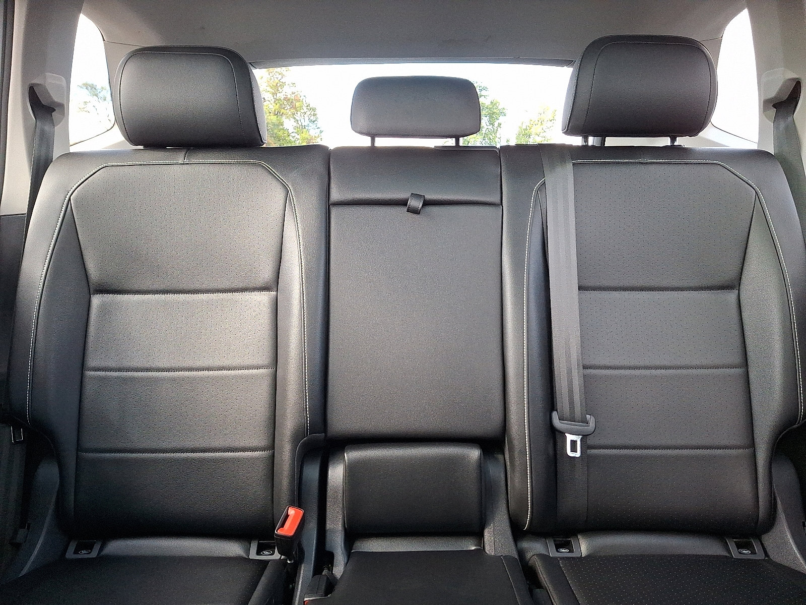 Certified 2021 Volkswagen Tiguan SE w/ Panoramic Sunroof Package image 15