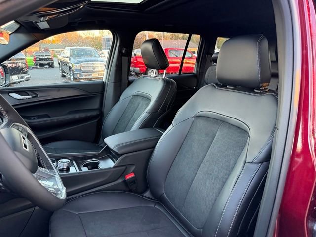 New 2025 Jeep Grand Cherokee Altitude image 17