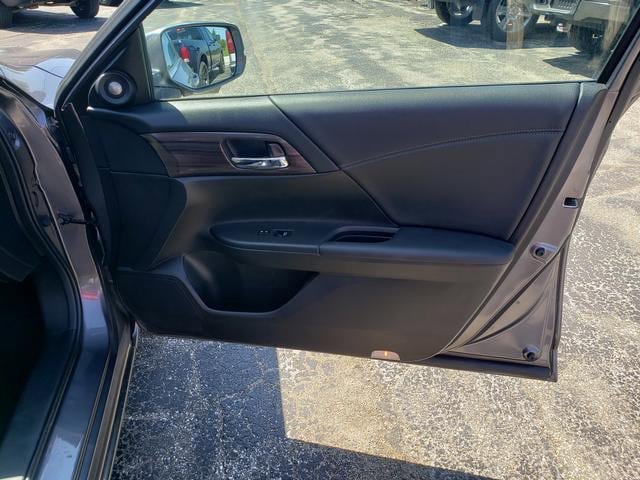 Used 2017 Honda Accord EX-L image 19