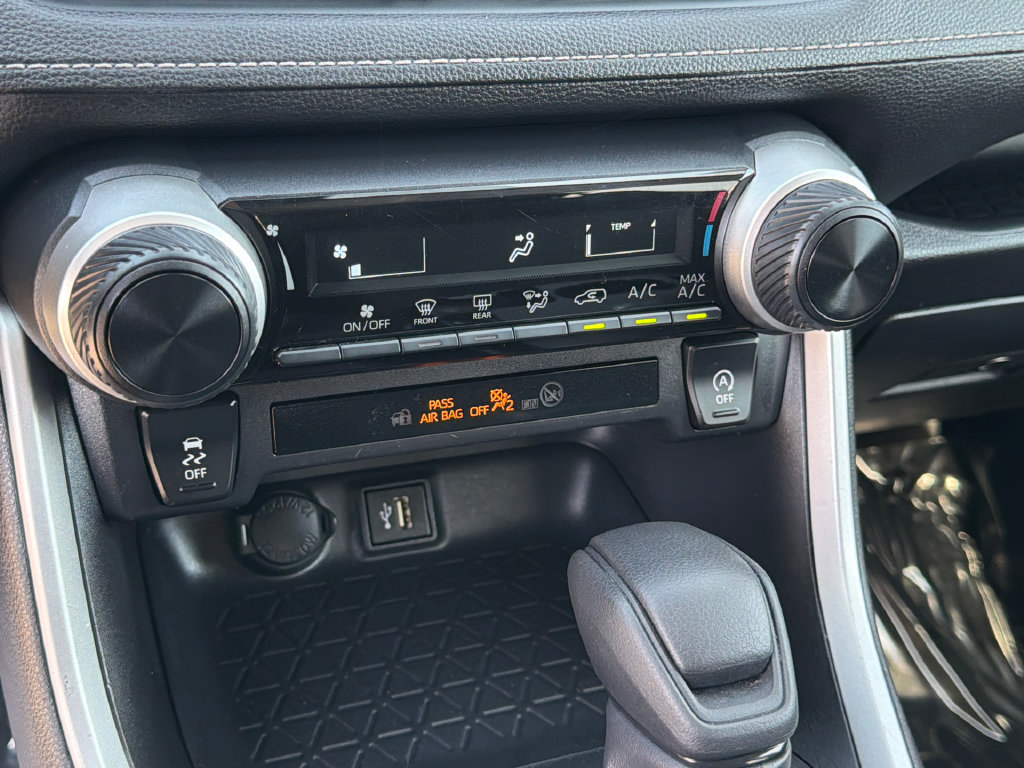 Used 2025 Toyota RAV4 LE AWD/4WD image 26