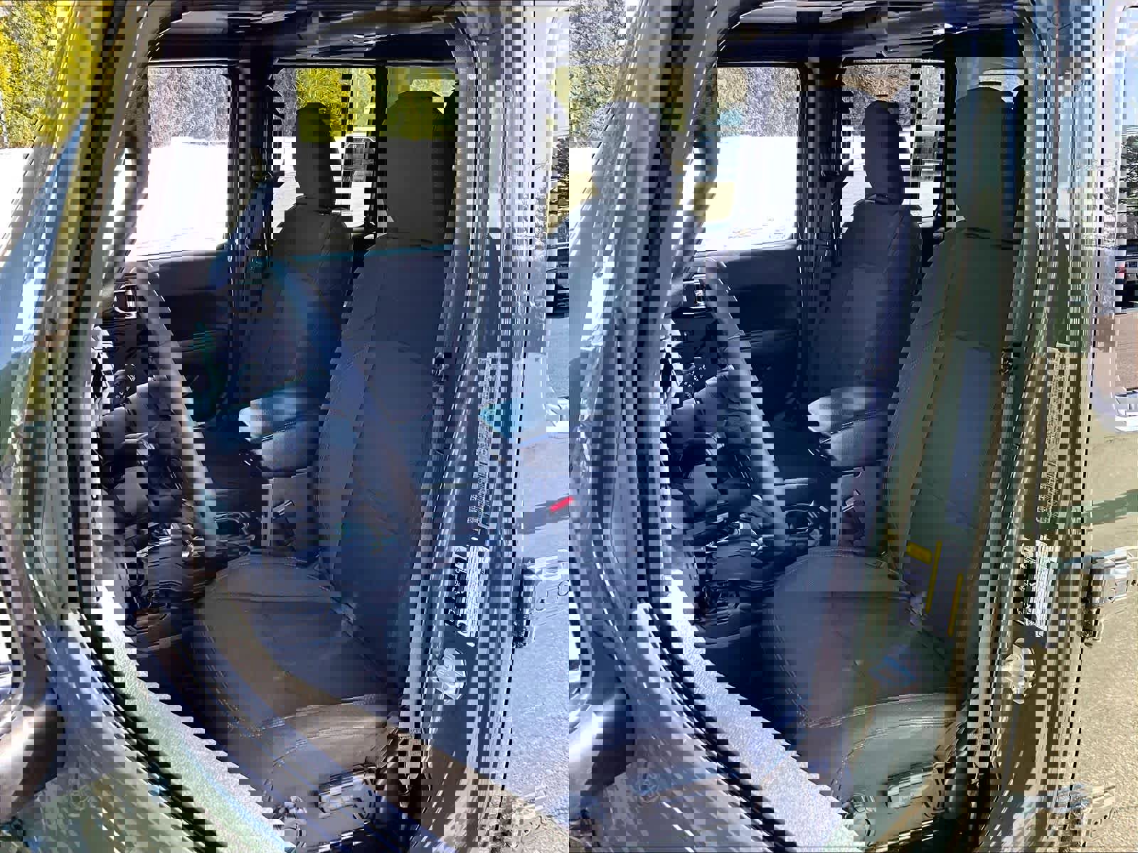 Used 2023 Jeep Wrangler Unlimited w/ Cold Weather Group image 10