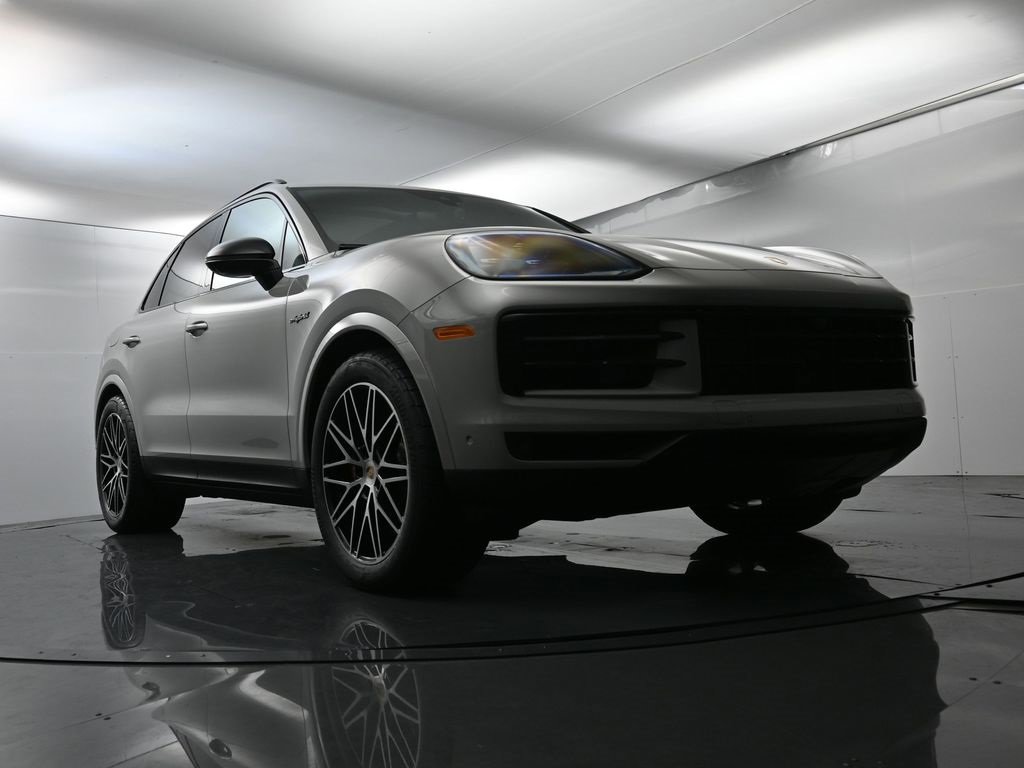 Used 2025 Porsche Cayenne S image 57