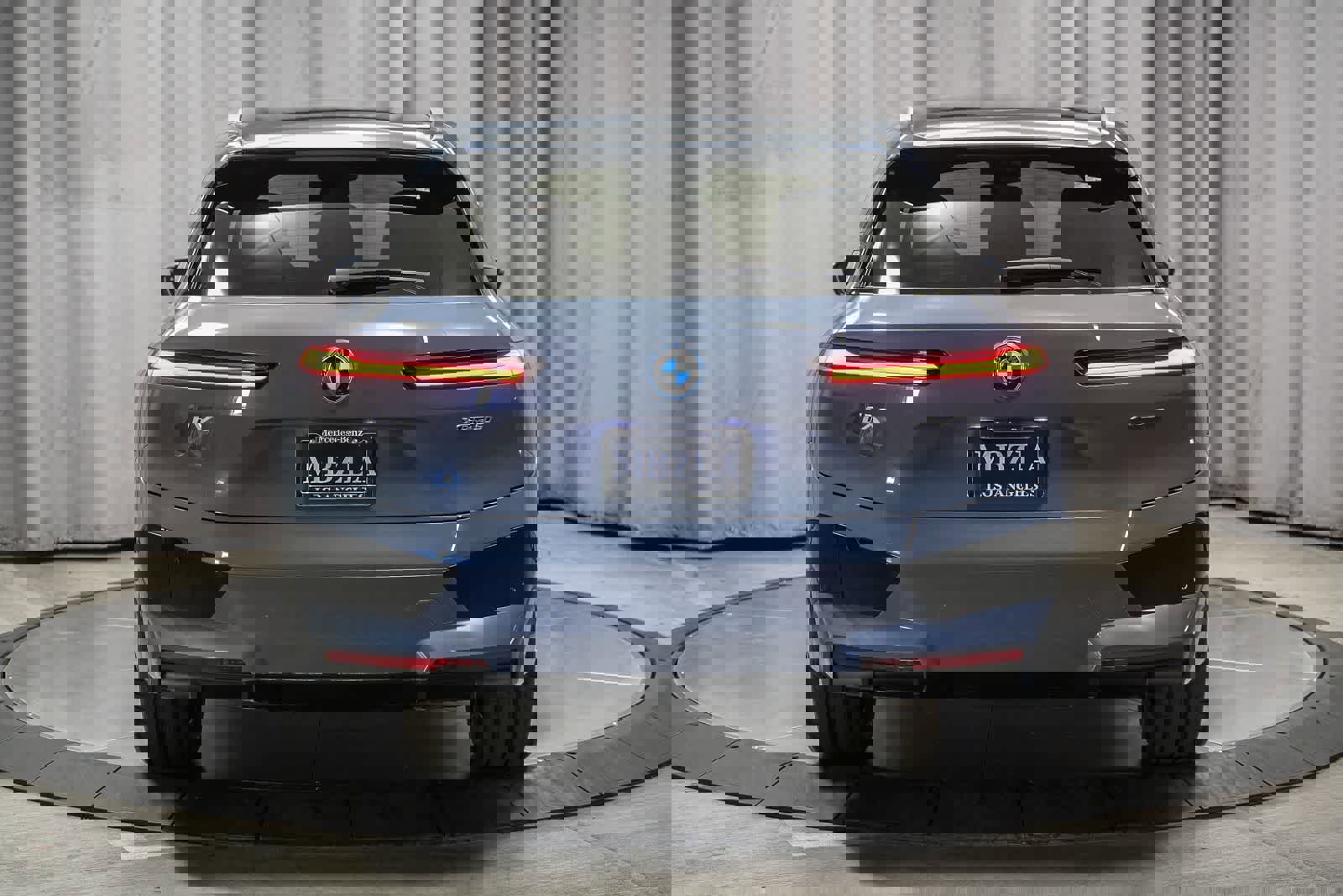 Used 2023 BMW iX xDrive50 w/ Sport Package image 8