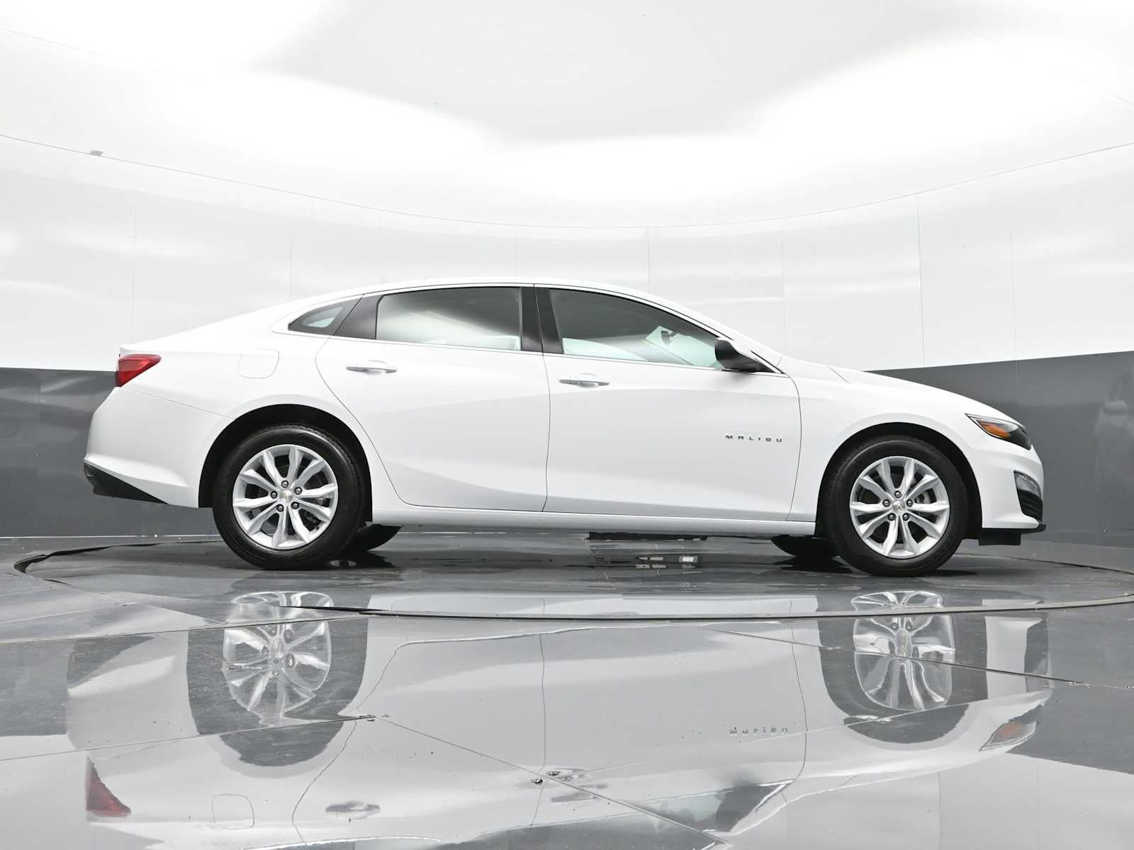 New 2025 Chevrolet Malibu LT FWD image 32