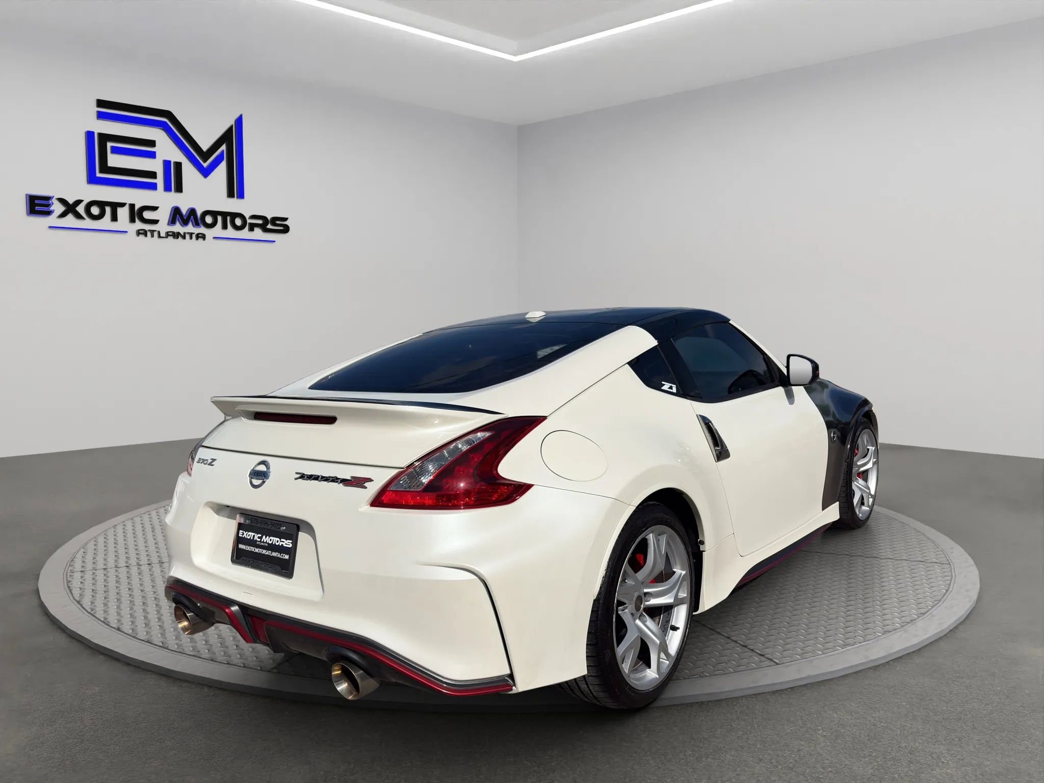 Used 2018 Nissan 370Z NISMO RWD image 5