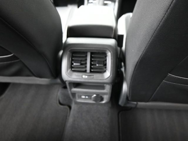 Used 2021 Volkswagen Tiguan SE image 24