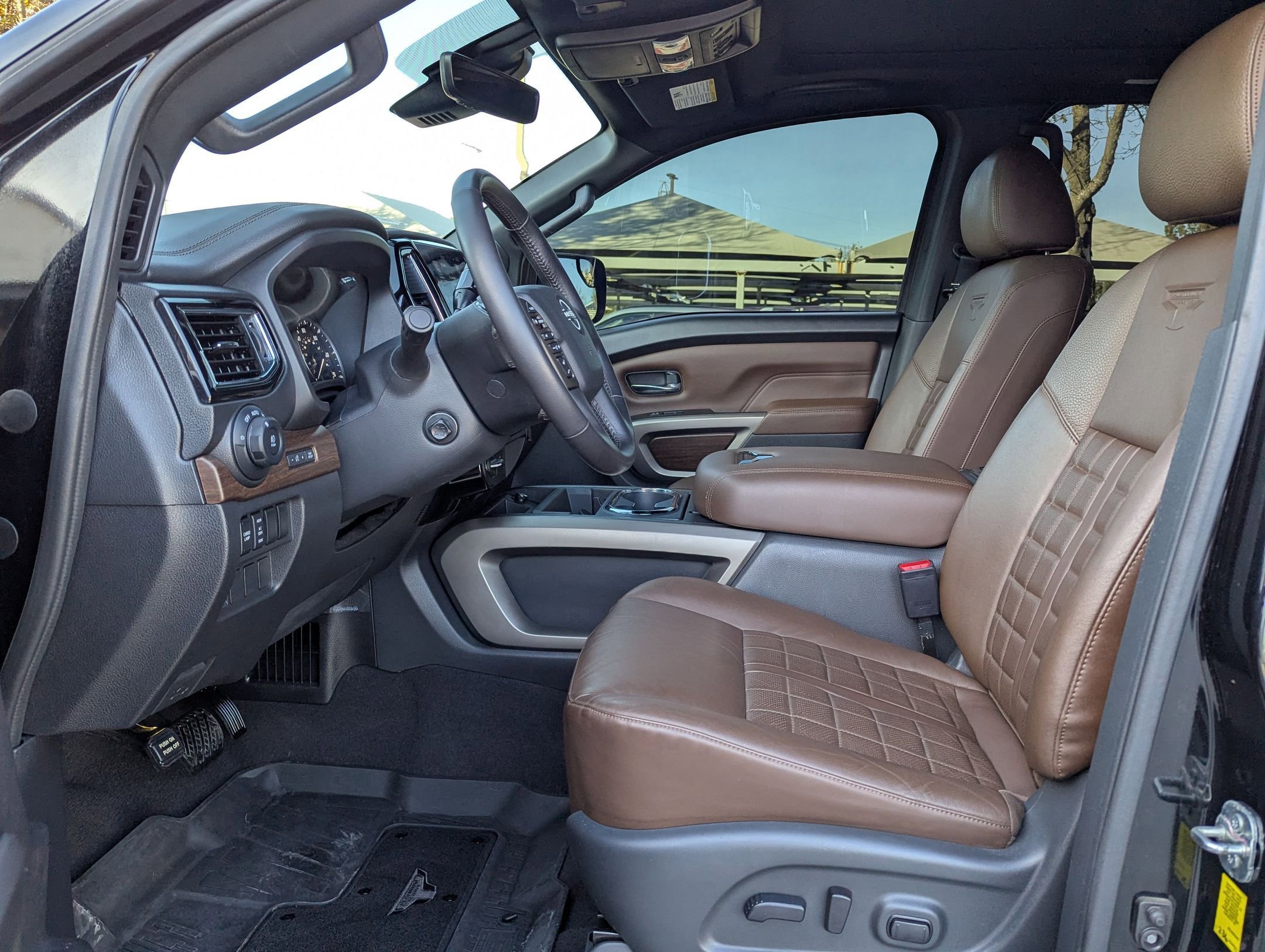 Used 2023 Nissan Titan Platinum Reserve w/ Moonroof Package image 10