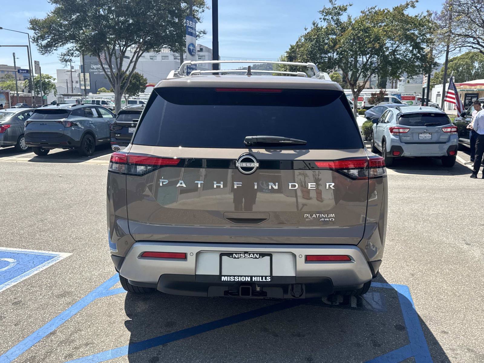 Used 2023 Nissan Pathfinder Platinum w/ Cargo Package AWD/4WD image 5