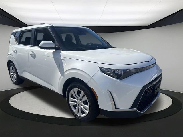 Used 2023 Kia Soul LX image 4