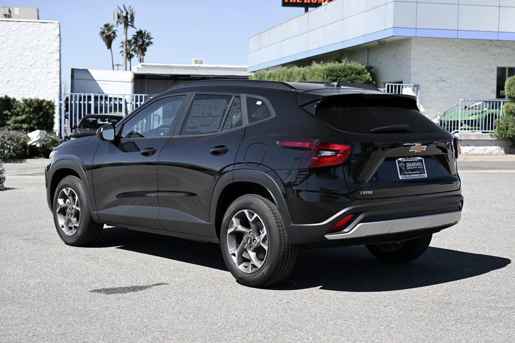 New 2026 Chevrolet Trax LT w/ Sunroof Package FWD image 6