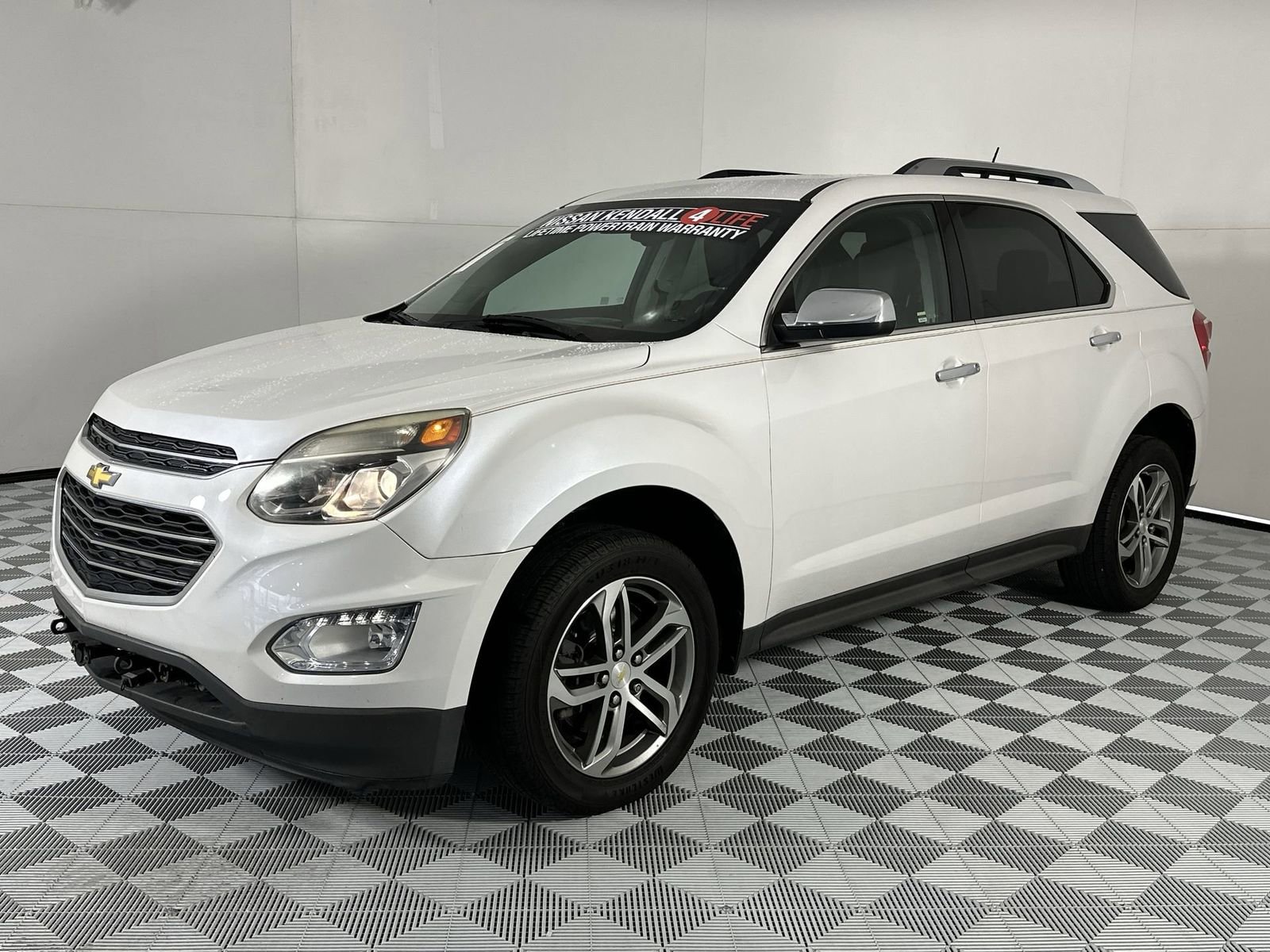 Used 2017 Chevrolet Equinox Premier w/ Enhanced Convenience Package FWD image 4