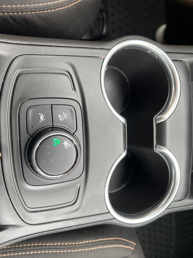 Used 2021 GMC Terrain SLE w/ Elevation Edition image 28