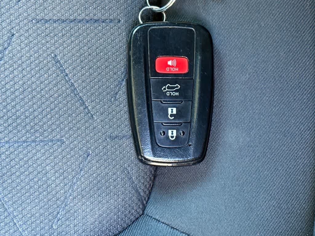 Used 2021 Toyota RAV4 XLE w/ Convenience Package AWD/4WD image 16