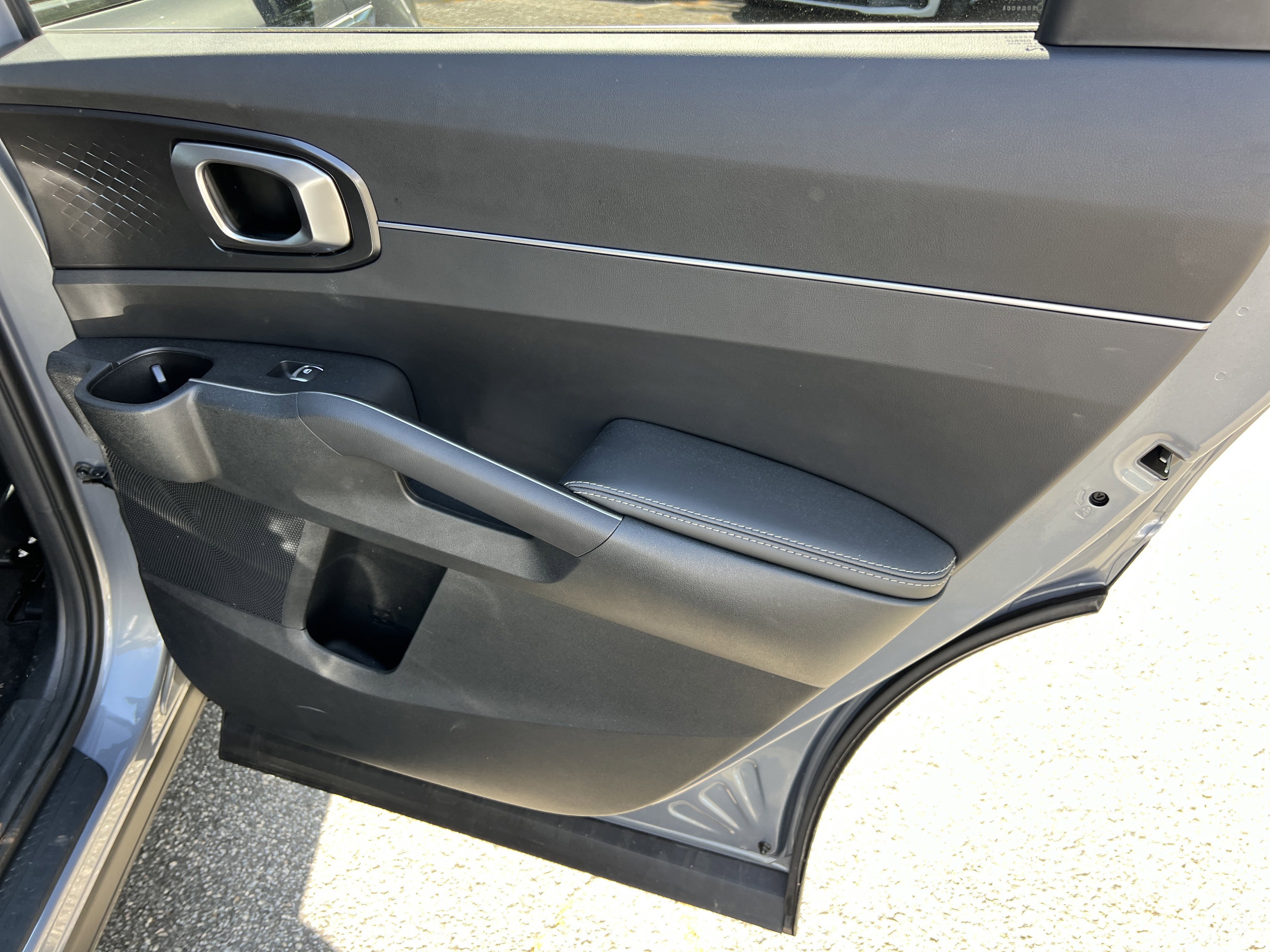 Certified 2025 Kia Sorento EX w/ Panoramic Sunroof Package image 16