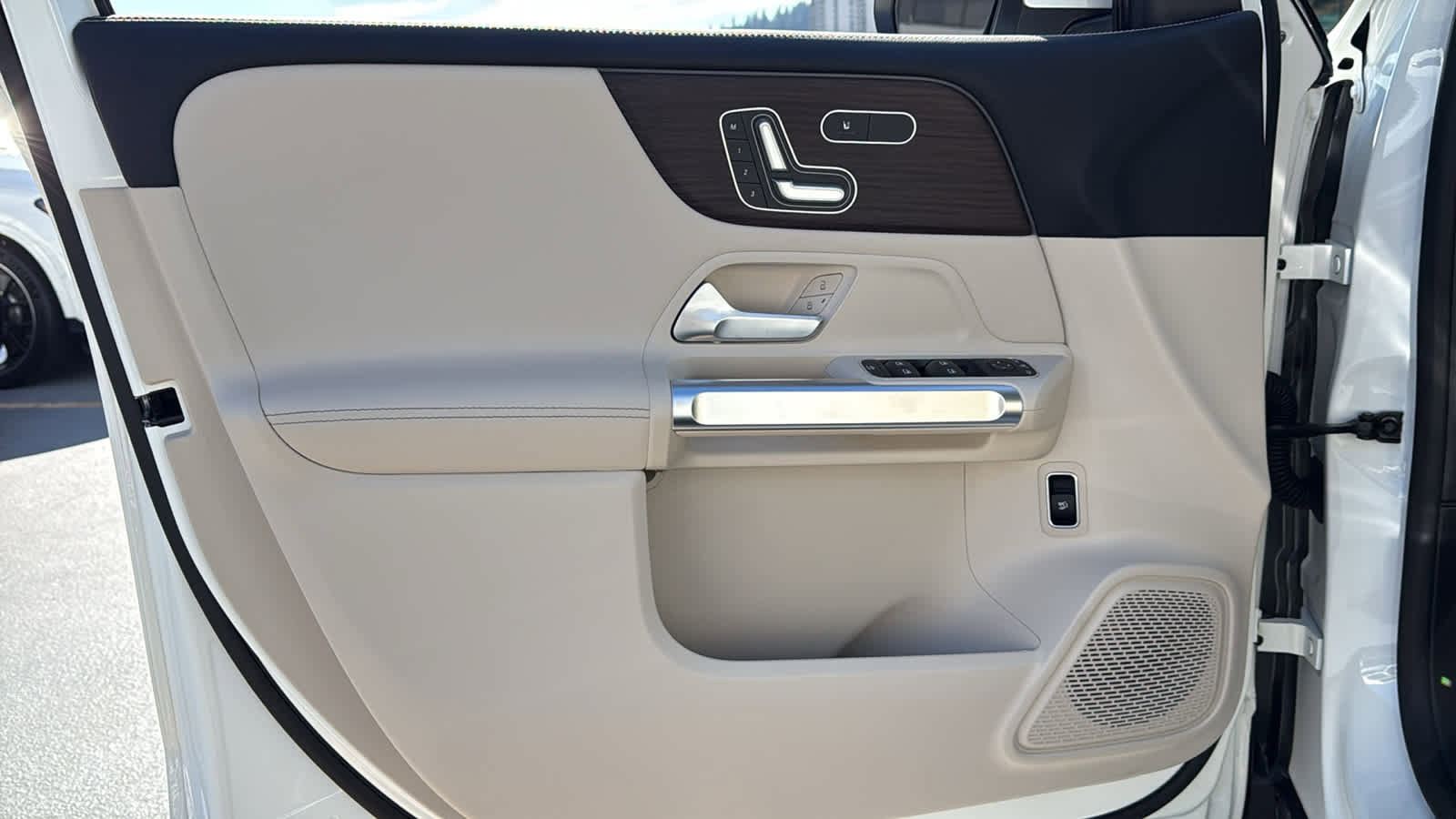 Certified 2025 Mercedes-Benz GLB 250 4MATIC image 18