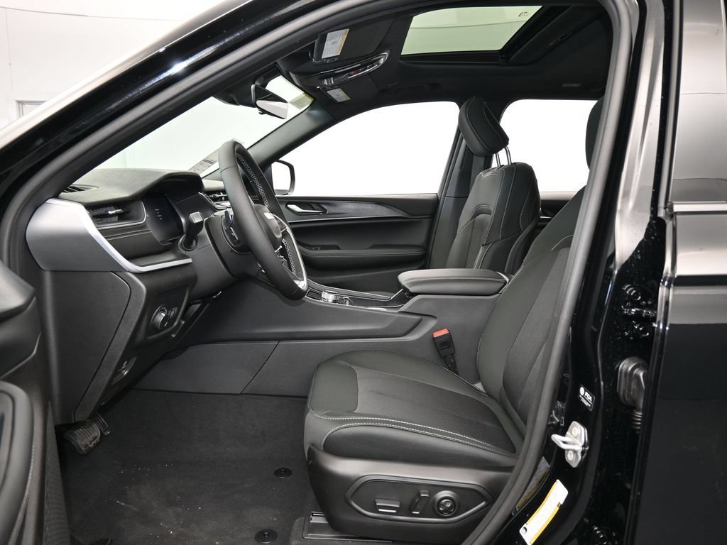 New 2026 Jeep Grand Cherokee Laredo X AWD/4WD image 12