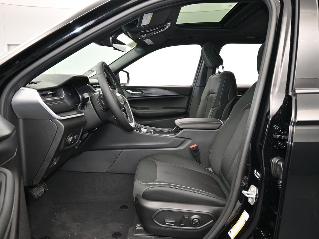 New 2026 Jeep Grand Cherokee Laredo X AWD/4WD image 12