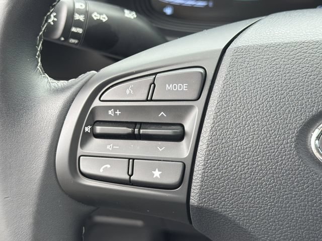 Certified 2025 Hyundai Venue SEL FWD image 24