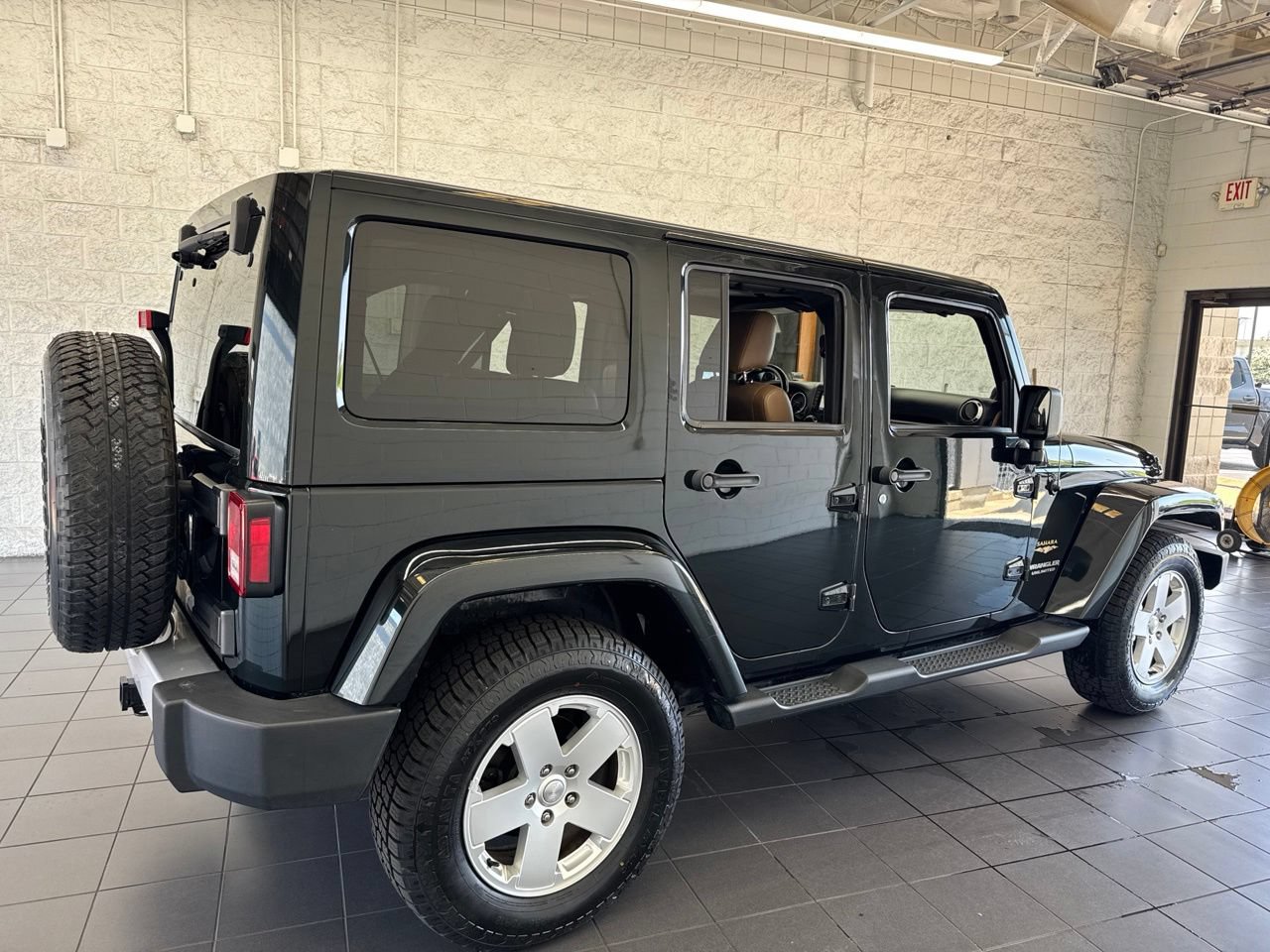 Used 2012 Jeep Wrangler Unlimited Sahara w/ Connectivity Group AWD/4WD image 8