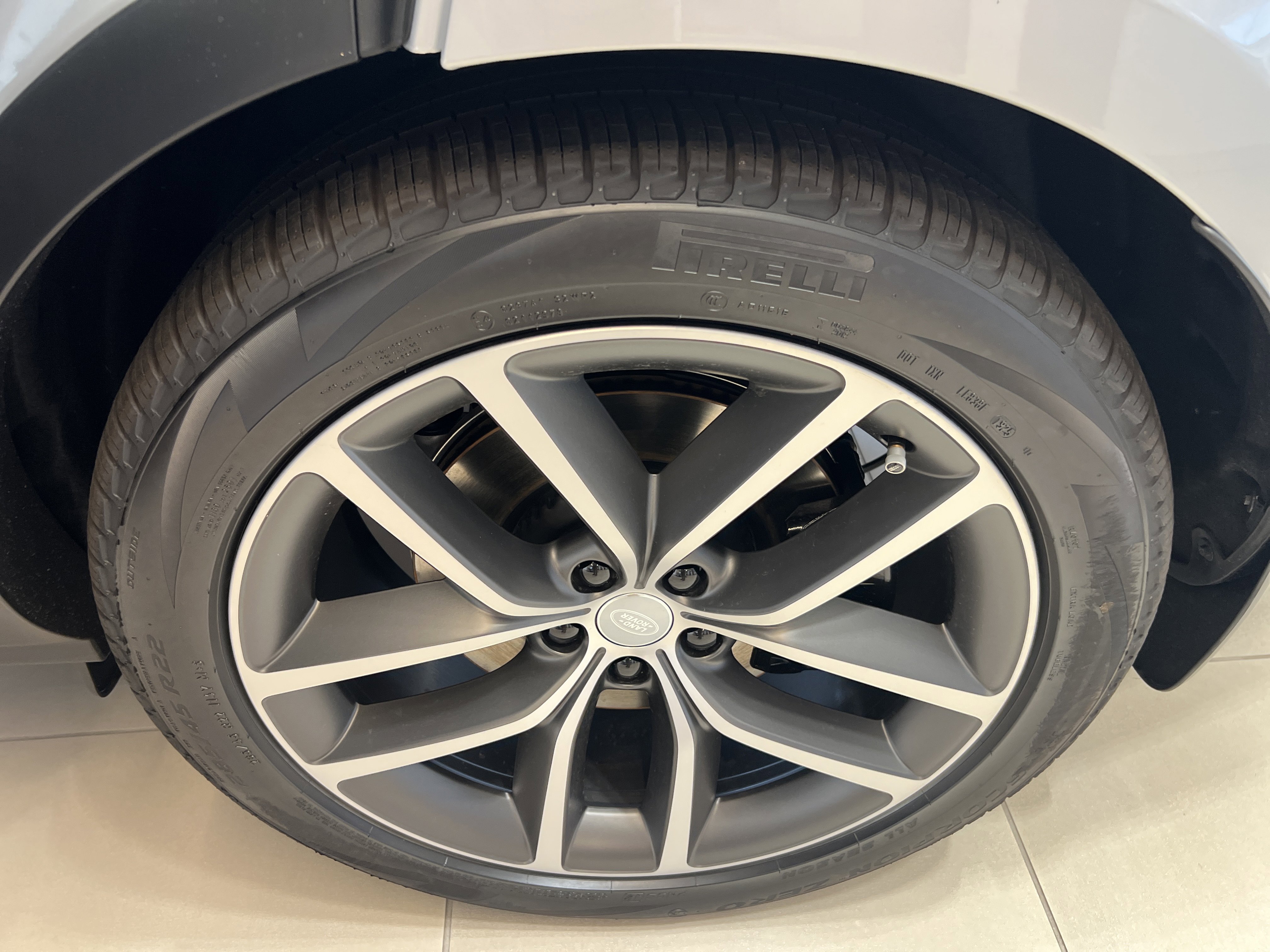 New 2025 Land Rover Range Rover Long Wheelbase SE image 7