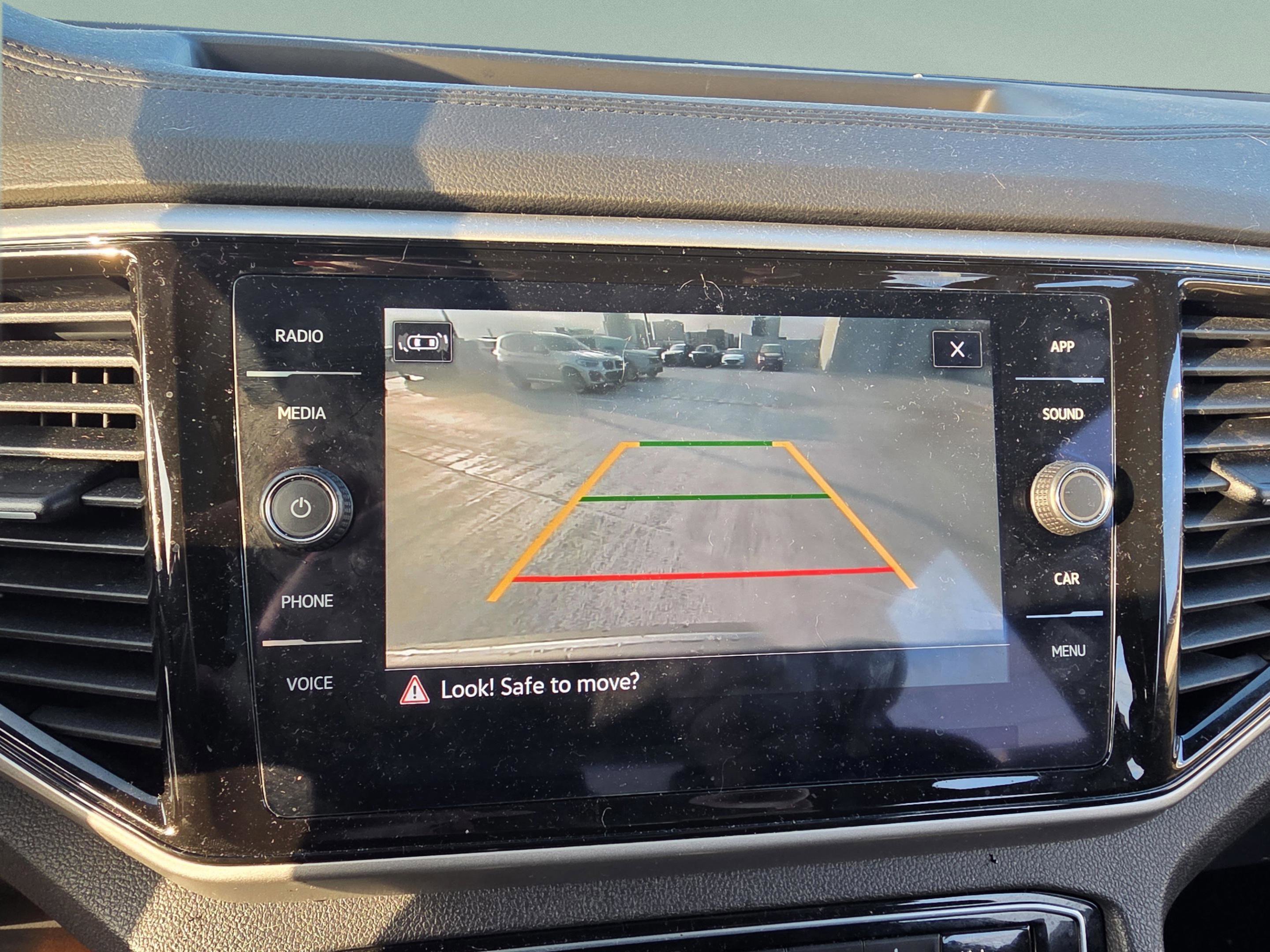 Used 2022 Volkswagen Atlas Cross Sport SE image 17