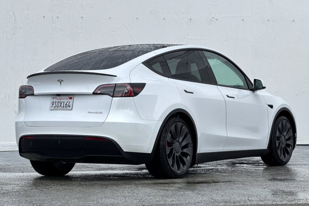 Used 2025 Tesla Model Y Performance image 3