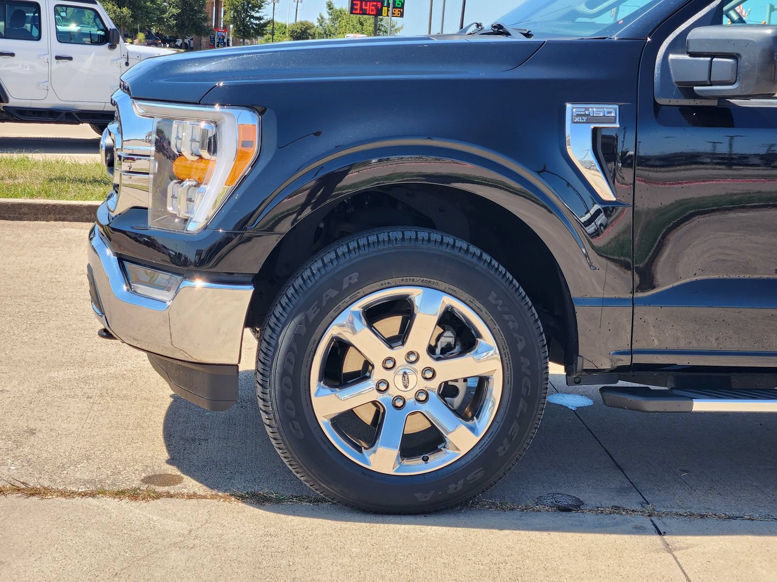 Used 2023 Ford F150 XLT w/ Equipment Group 302A High AWD/4WD image 10
