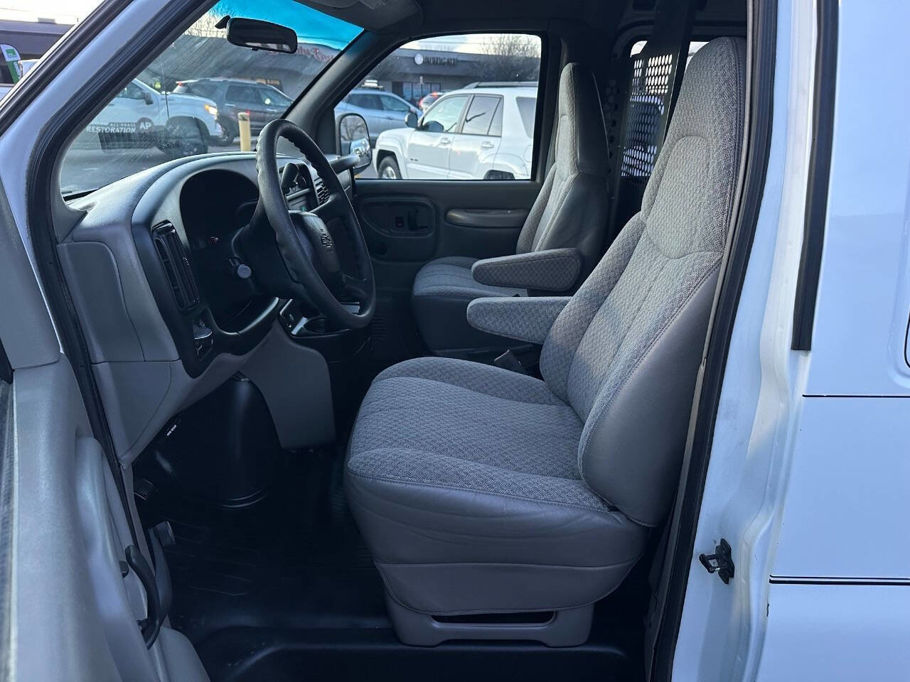 Used 2001 Chevrolet Express 1500 image 34