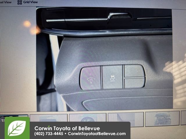 Used 2025 Hyundai Elantra SEL image 12