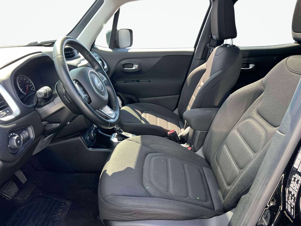 Used 2018 Jeep Renegade Latitude w/ Cold Weather Group AWD/4WD image 15