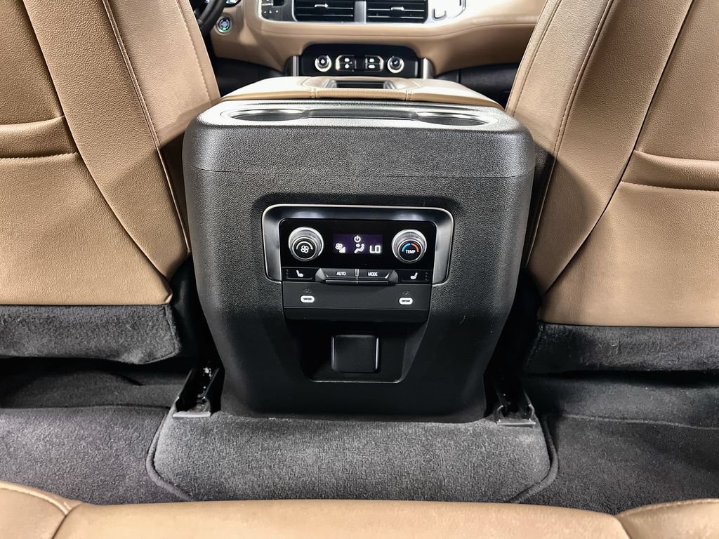 Used 2024 Chevrolet Suburban Premier RWD image 20