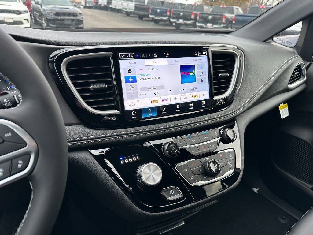 New 2026 Chrysler Pacifica Select image 3