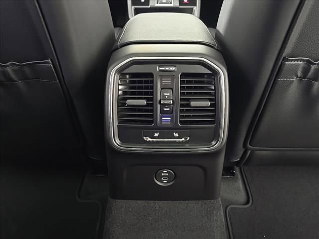 Certified 2025 Porsche Macan image 25