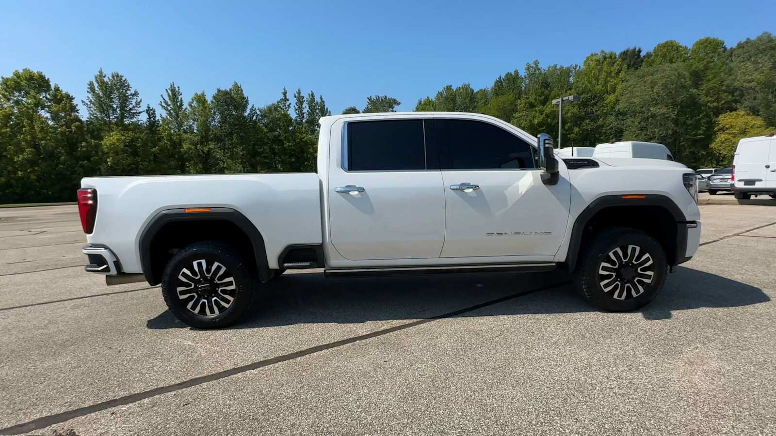 Certified 2025 GMC Sierra 2500 Denali Ultimate AWD/4WD image 9