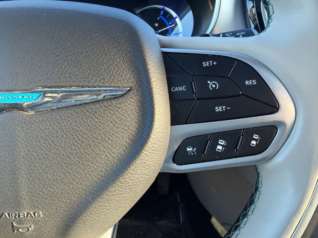 Used 2017 Chrysler Pacifica Platinum image 7