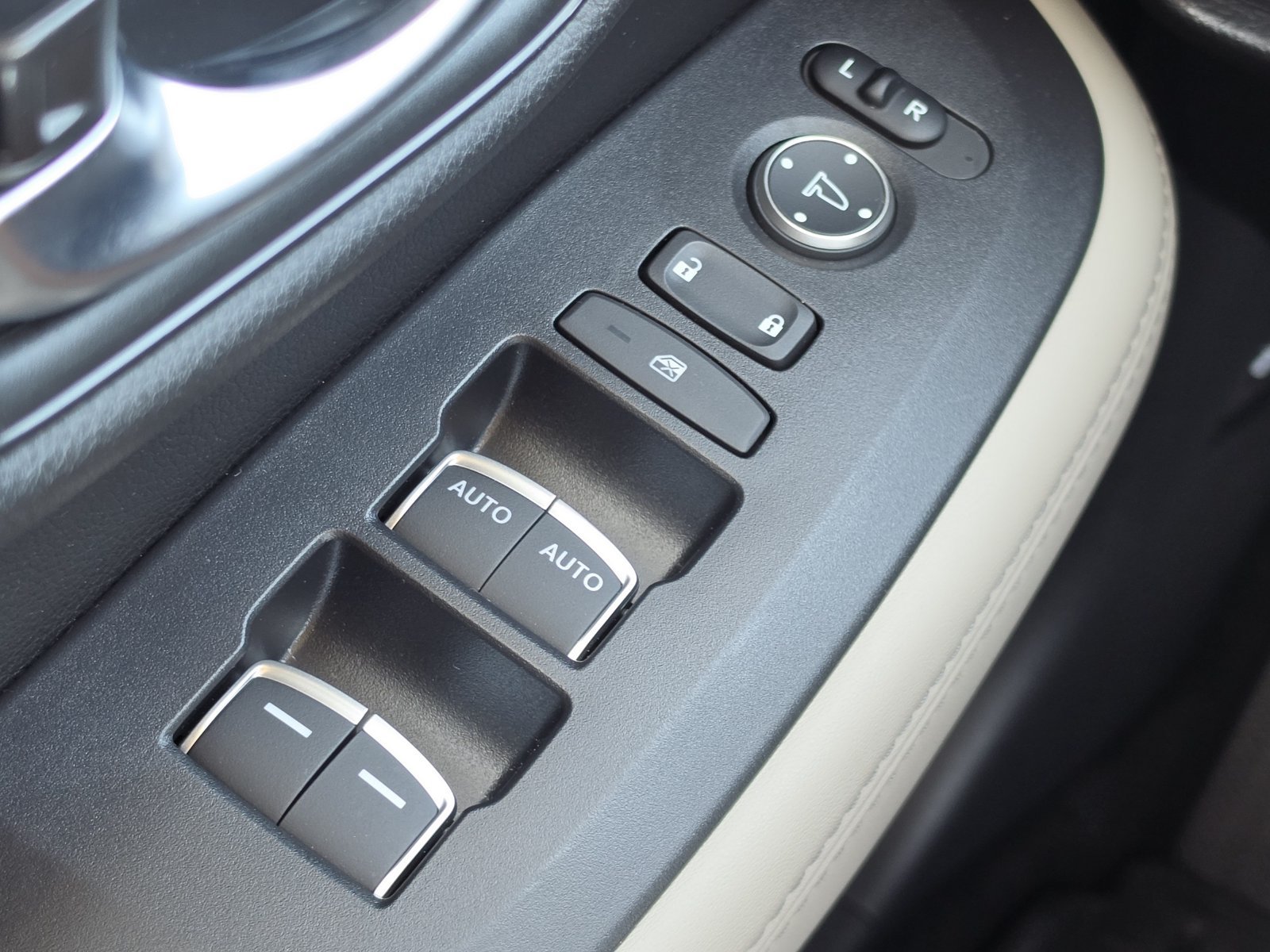 Used 2026 Honda HR-V EX-L image 15