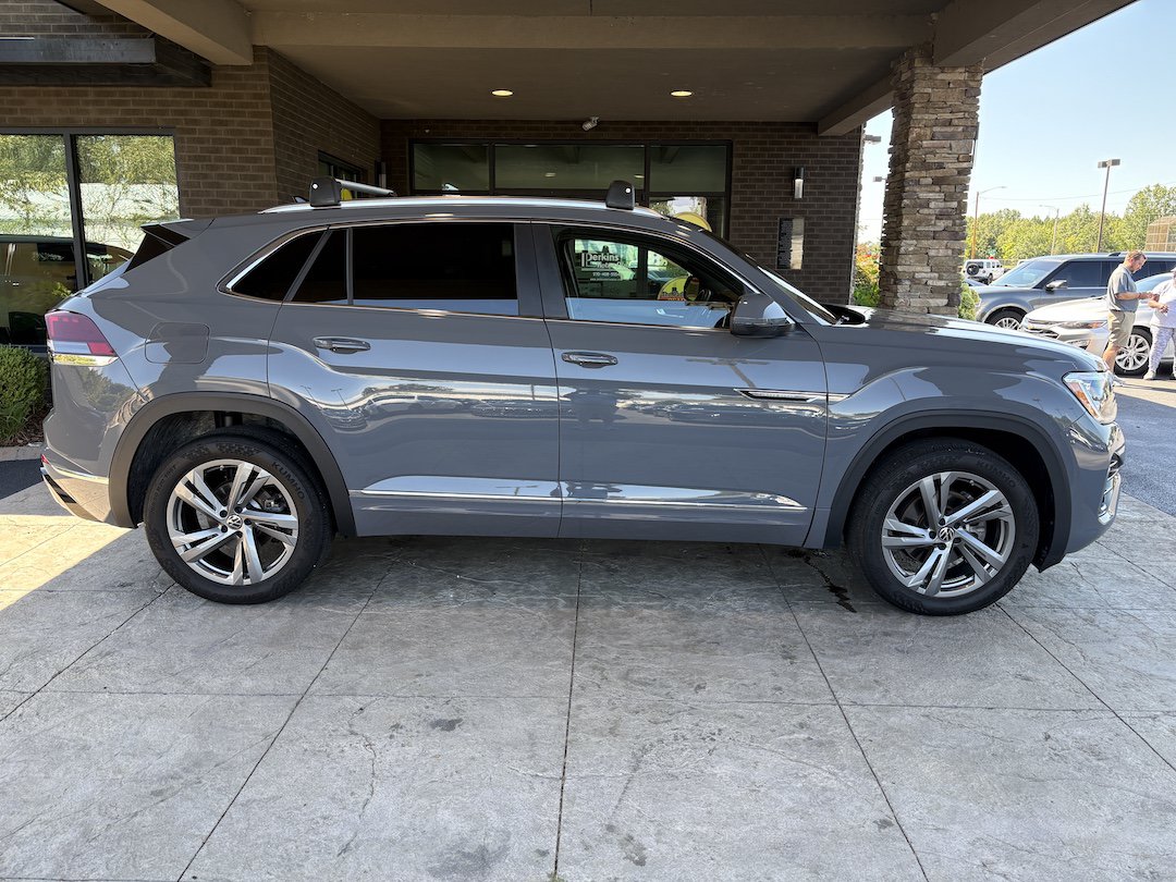 Used 2024 Volkswagen Atlas Cross Sport SEL R-Line AWD/4WD image 5