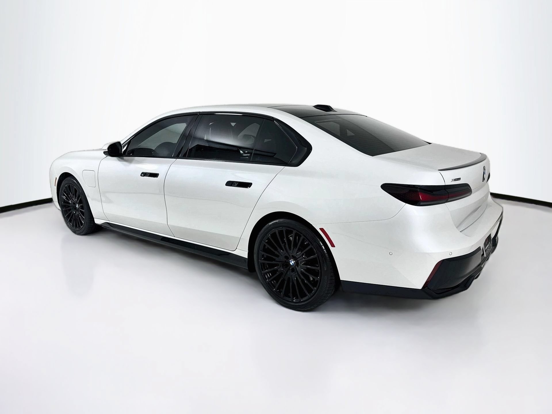 Used 2026 BMW 750e xDrive w/ Executive Package AWD/4WD image 6