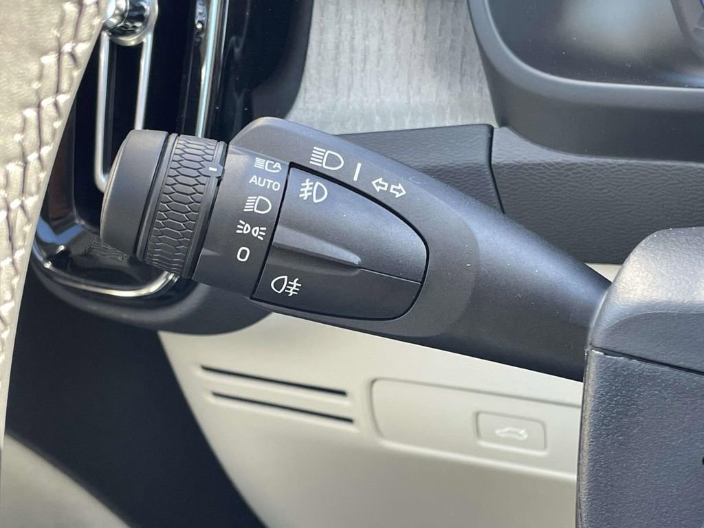 New 2026 Volvo XC40 B4 Plus w/ Protection Package Premier FWD image 12