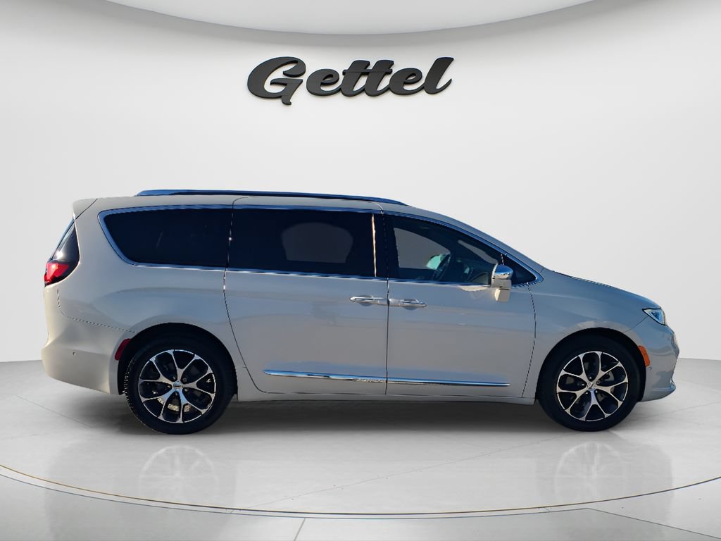 Used 2021 Chrysler Pacifica Limited w/ Premium & Safety Sphere Group AWD/4WD image 4