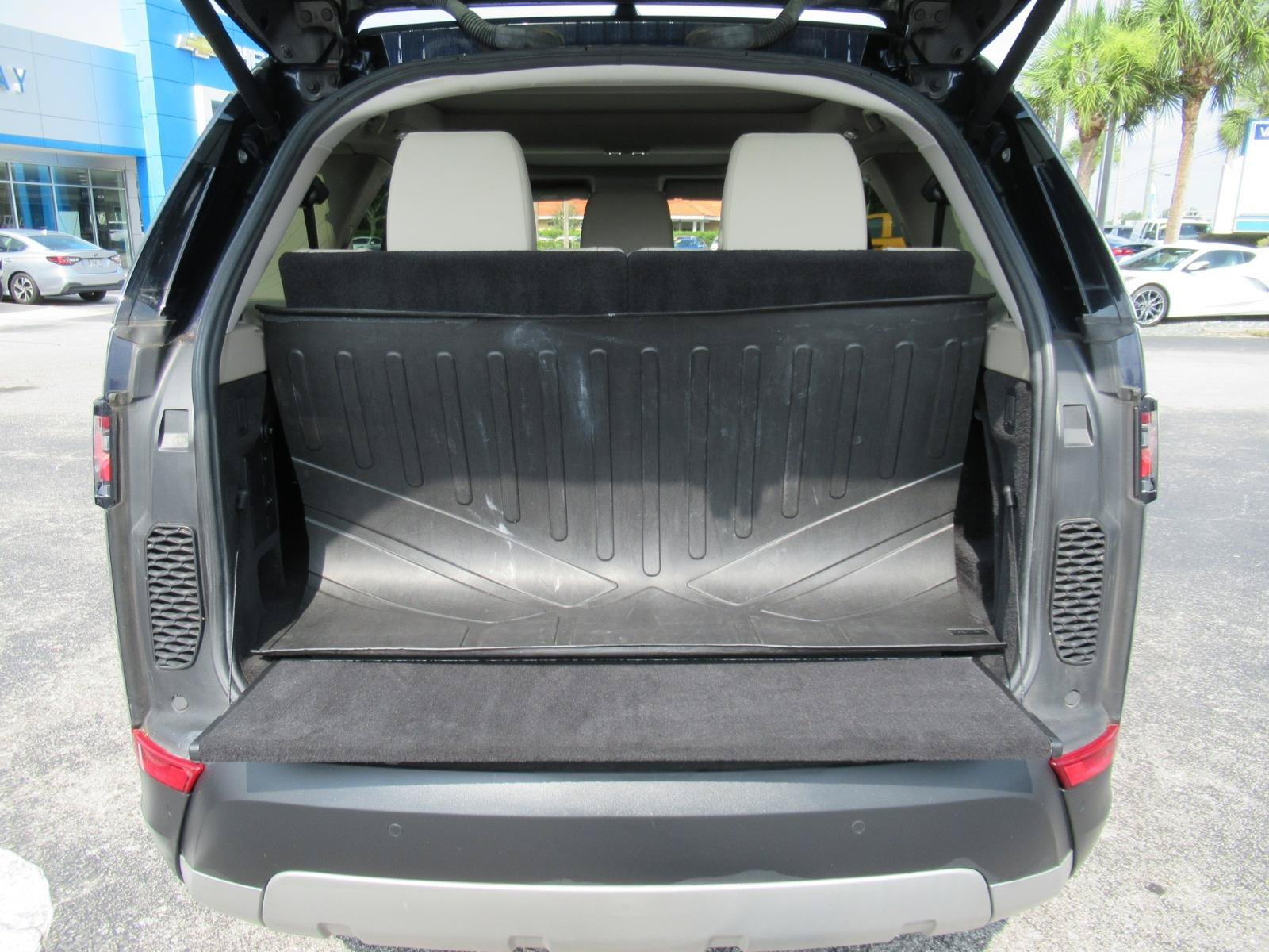 Used 2018 Land Rover Discovery HSE AWD/4WD image 39