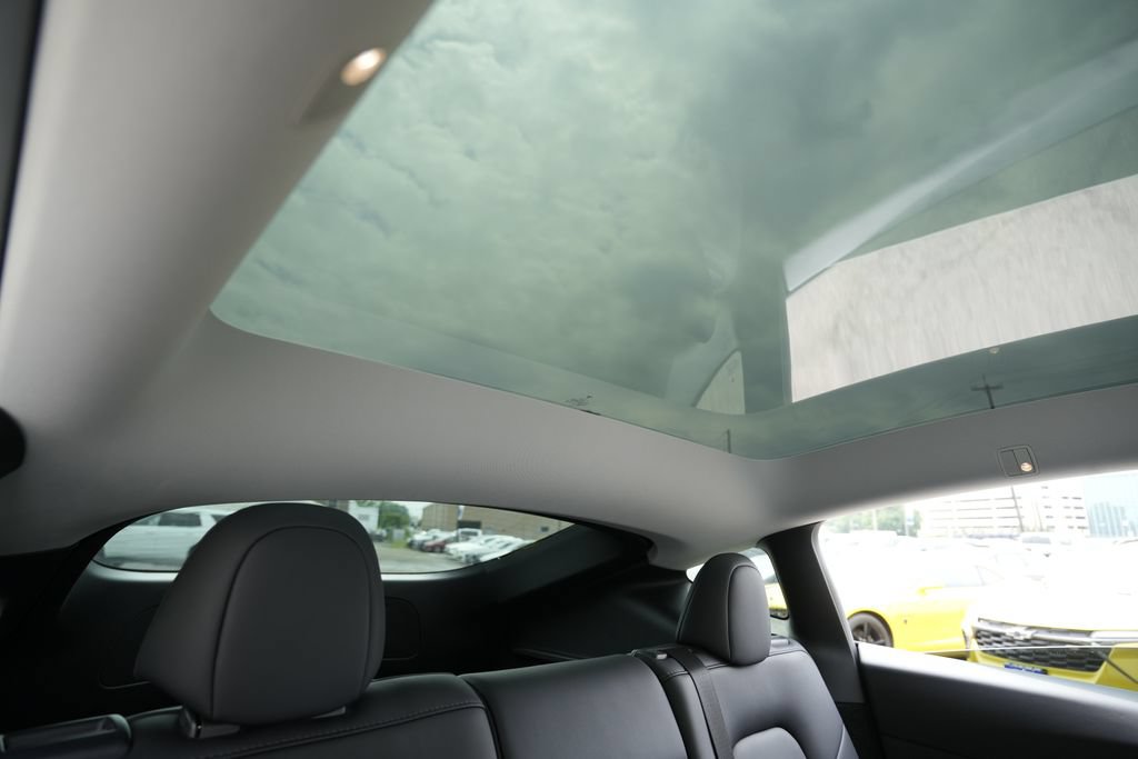 Used 2023 Tesla Model Y AWD image 30
